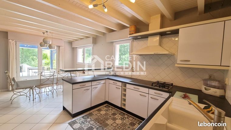 Maison 8 pièces 252 m²