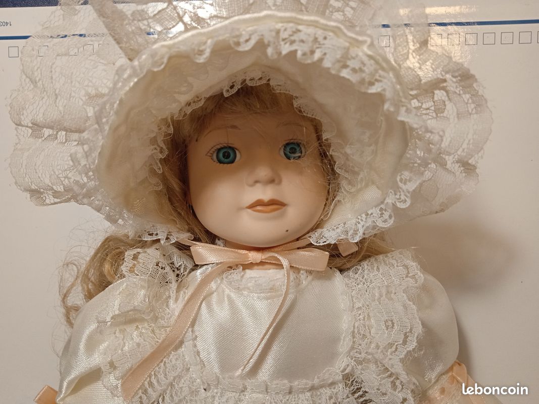 Robe En Coton Blanc Pour Poupée Bleuette (27cm) – Dentelle Et Broderie – Fabrication Française