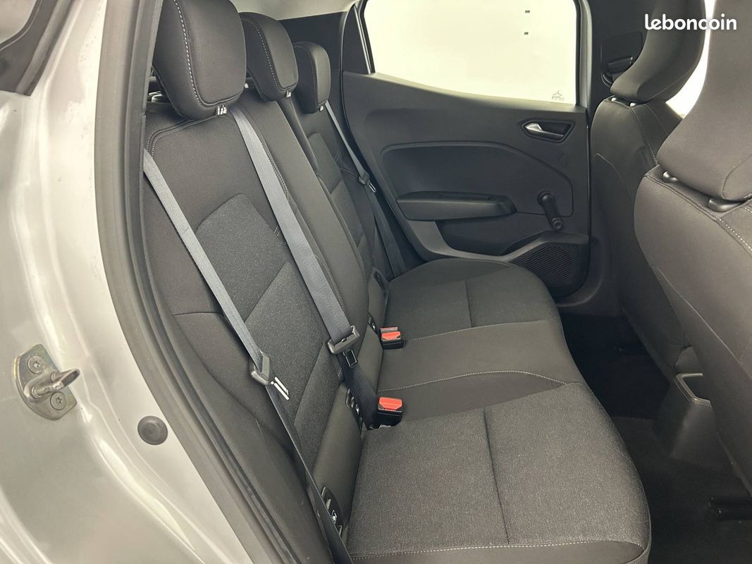 RENAULT Clio TCe 90 Equilibre (image 16)