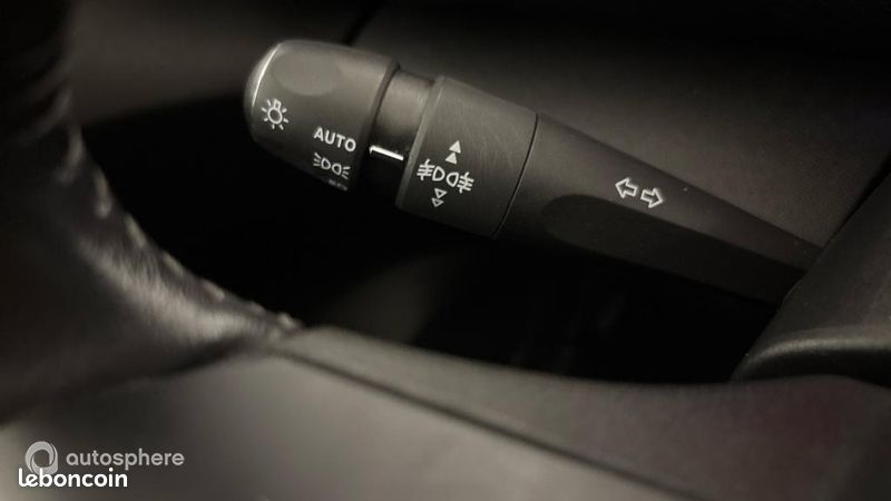 Citroen C4 Moteur électrique 136ch (100 kW) Feel Pack Automatique (image 23)