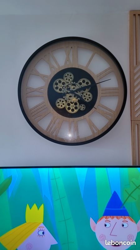 Horloge et table basse (image 1)