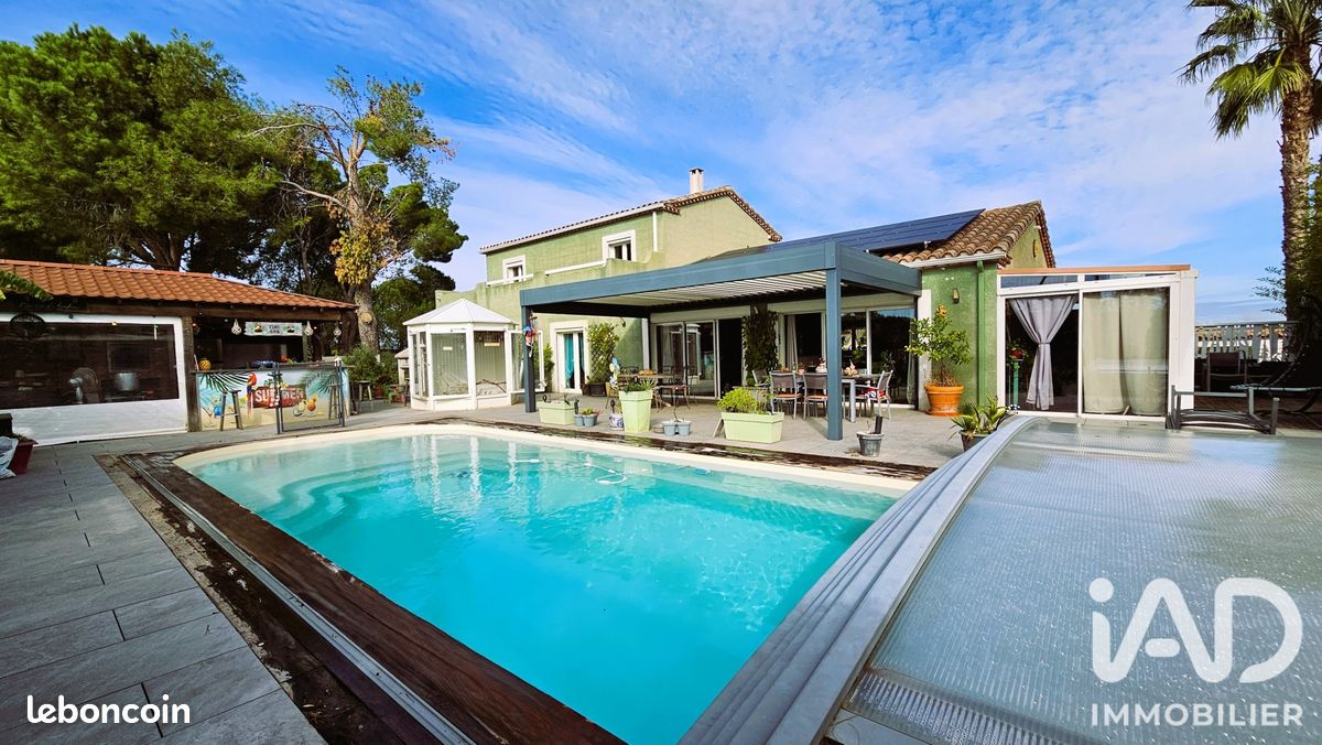 Maison 9 pièces 215 m² · à Montblanc · 215 m² · 680 000 €