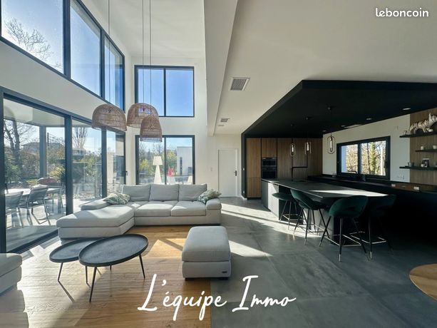 Villa 6 pièces 205 m²