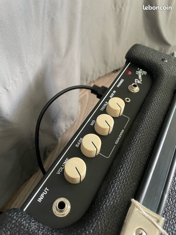 Pack basse Squier Bronco by Fender + ampli Fender Rumble 15 + housse + câble + sangle (image 12)