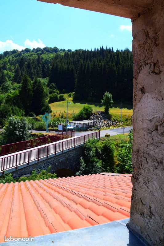 Maison 10 pièces 254 m² · à Cros-de-Géorand · 254 m² · 235 000 €