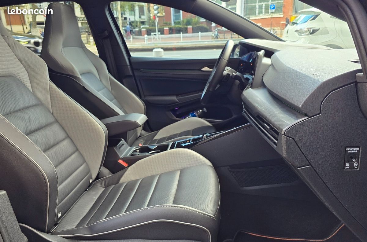 VOLKSWAGEN GOLF 8 GTD - 2.0 TDI 200ch - DSG7 - FULL OPTIONS (Boule d'attelage, Android auto & Apple CarPlay, HUD) (image 14)