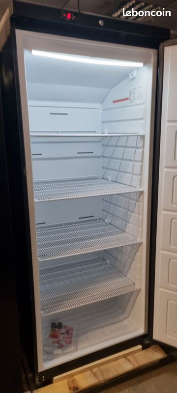 Armoire réfrigérée noire Porte pleine Négative 600 L neuve (image 4)
