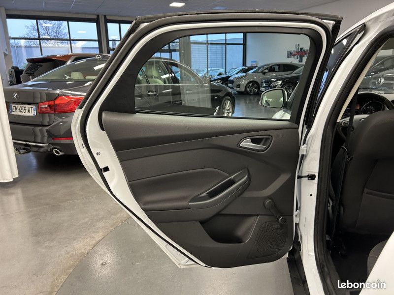 Ford FOCUS Focus 1.0 EcoBoost 125 ch / Clim Auto / Régulateur / Bluetooth (image 26)