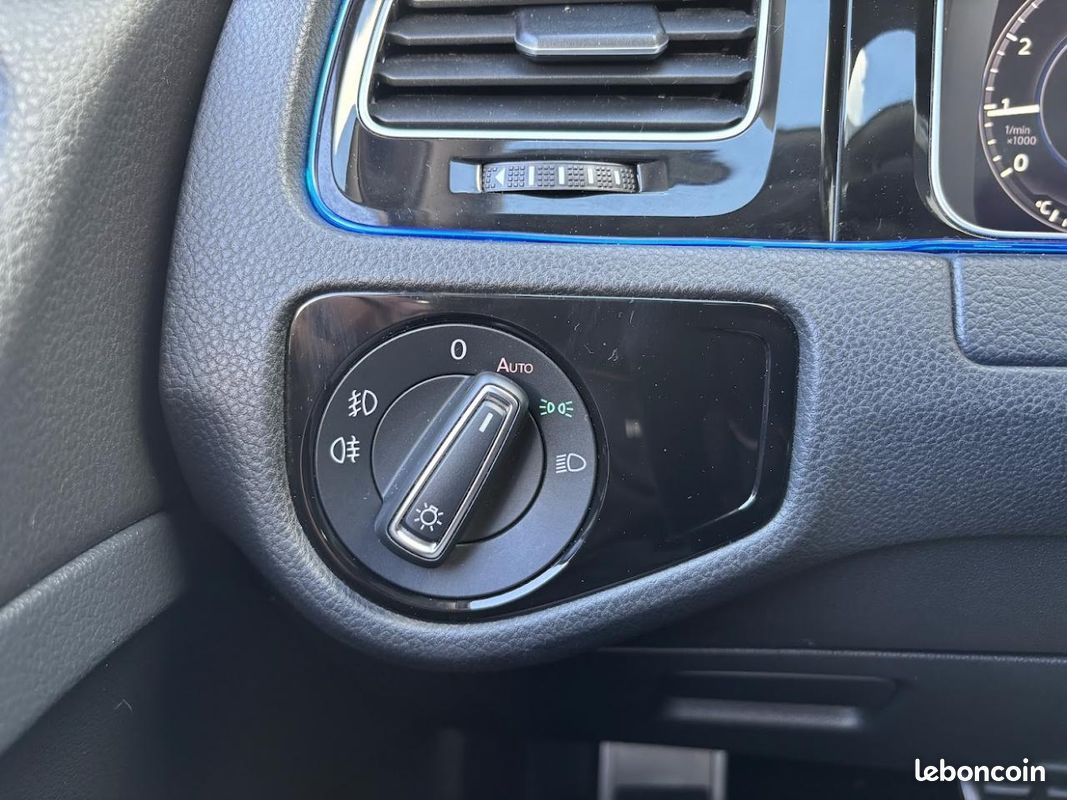 Volkswagen golf 1.5tsi 130ch - connect evo - dsg7 - carplay - digital (image 28)