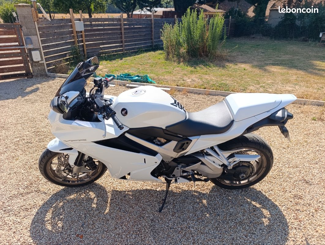 Vends VFR 800 (image 3)