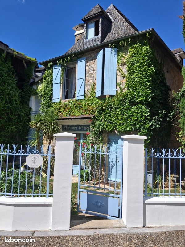 Maison 10 pièces 267 m² · à Oloron-Sainte-Marie · 267 m² · 480 000 €