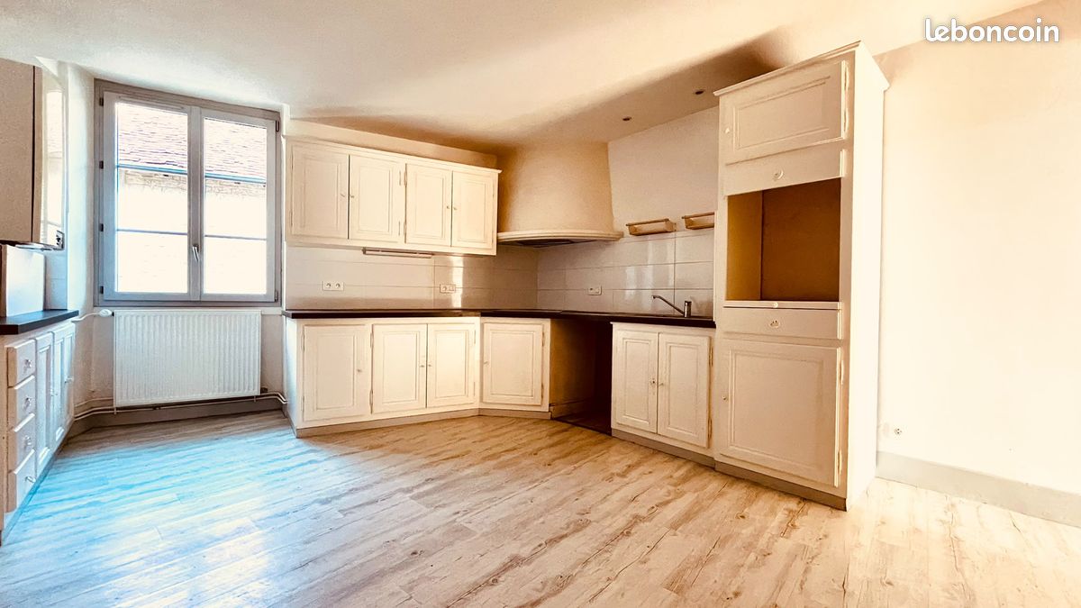 Appartement 5 pièces 106 m² · à Arbois · 106 m² · 750 €/mois