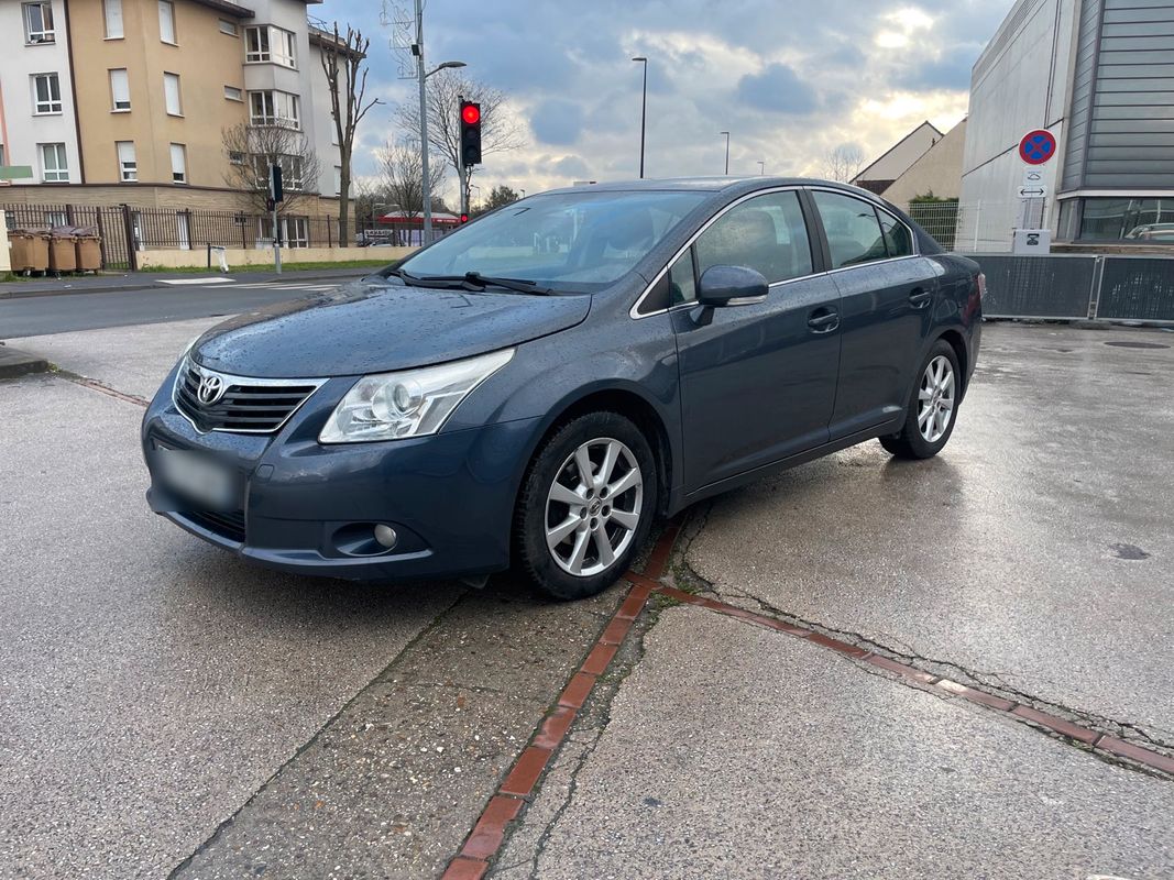 Toyota Avensis t27 2.0 126 ch - Voitures
