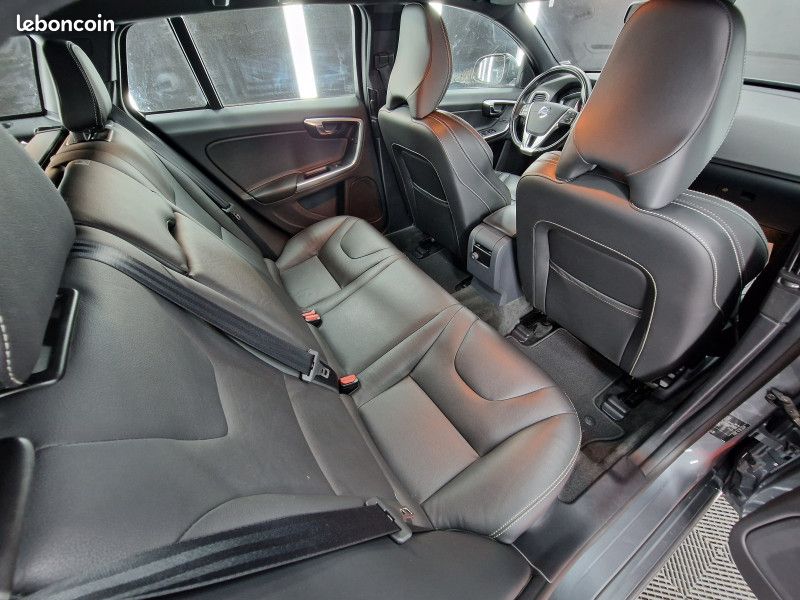 Volvo V60 D2 120CH MOMENTUM GEARTRONIC * ATTELAGE * BLUETOOTH * RADAR (image 13)