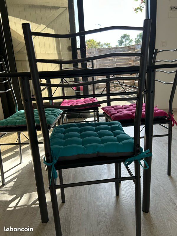 Table et chaises (image 2)