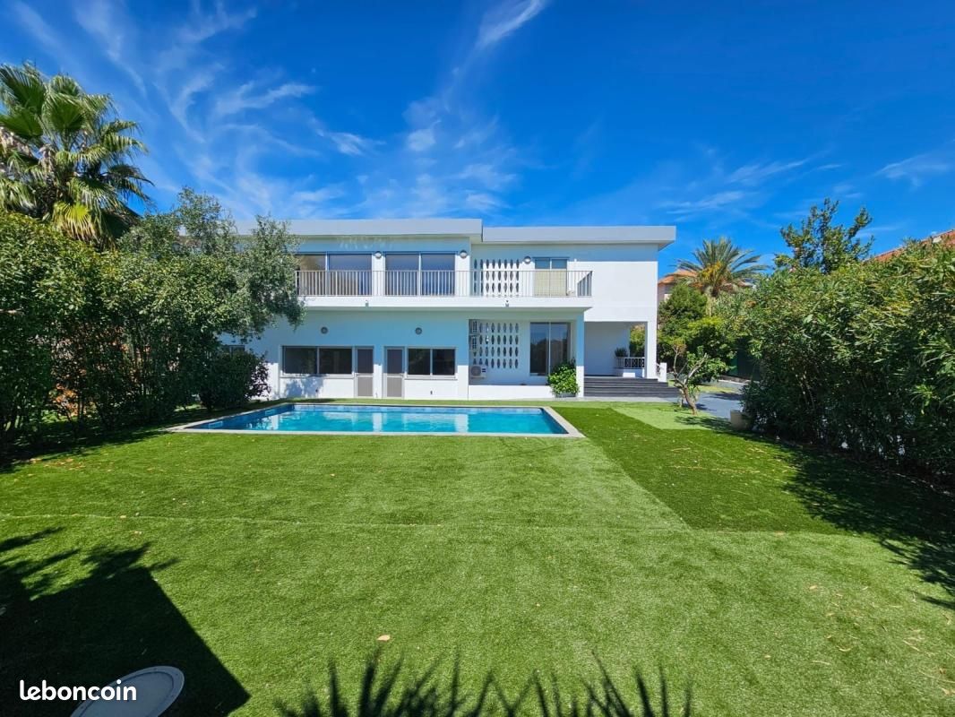 Maison 12 pièces 352 m² · à Saint-Laurent-du-Var · 352 m² · 1 690 000 €