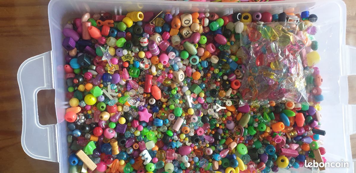 Lot perles et élastiques (image 3)