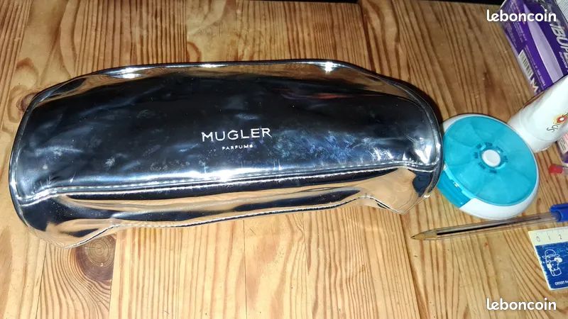 Trousse Mugler Long: 25 cm larg: 14,5 cm (image 1)