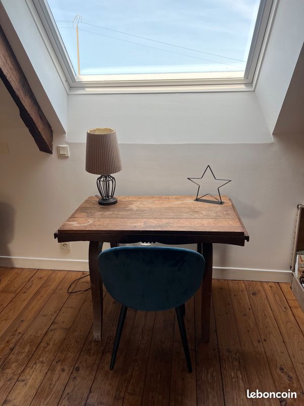Table en bois (image 1)