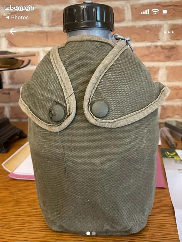 Gourde militaire avec son quartier et sa pochette (image 1)