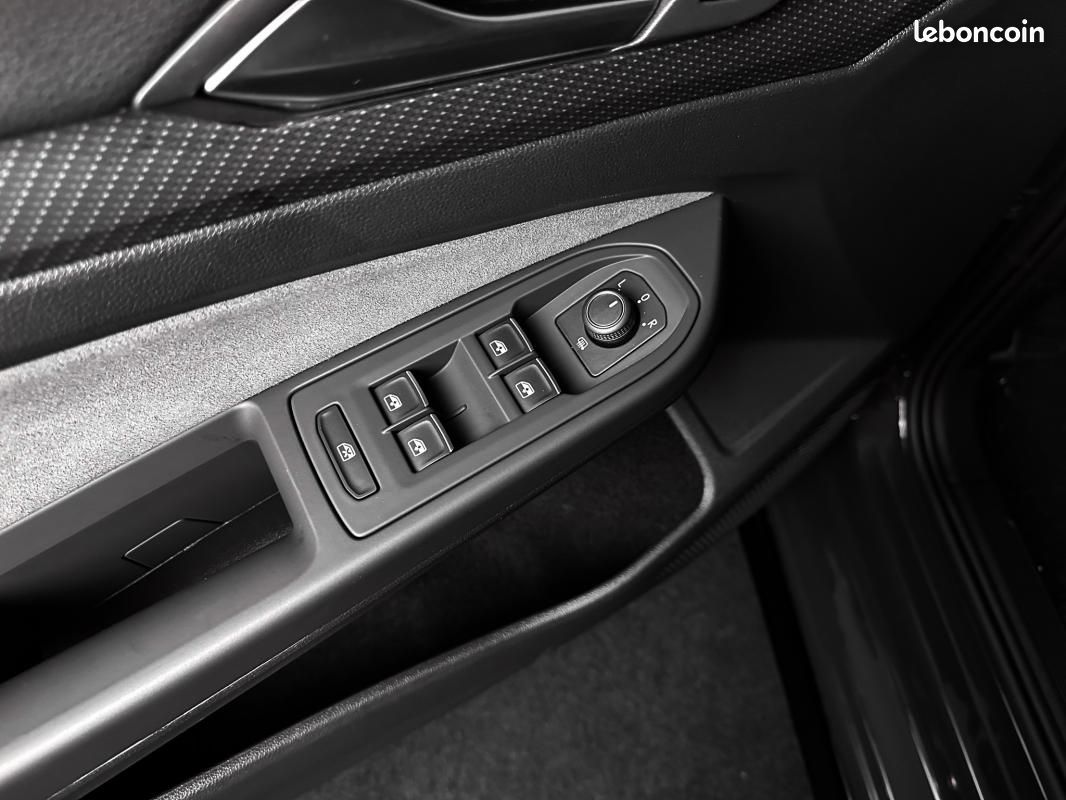 Volkswagen Golf 8 R-LINE 1.5 TSI 130CH JA18 ALCANTARA SPORT CARPLAY REGUL ACC DIGITAL COCKPIT 1⁰MAIN (image 31)