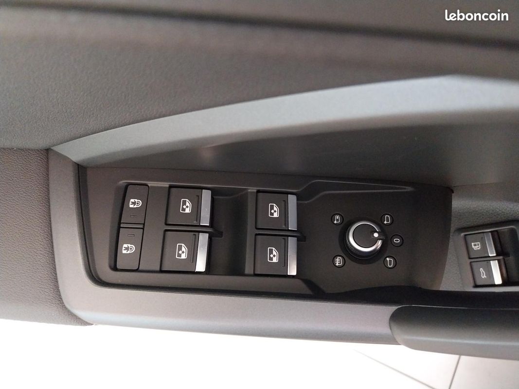AUDI Q3 45 TFSIe 245 ch S tronic 6 S line (image 20)