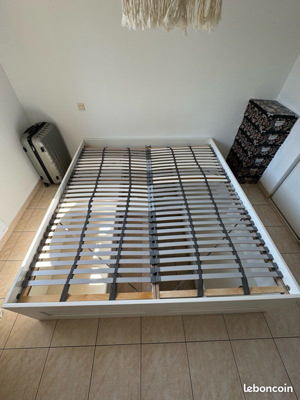 Lit IKEA (cadre lit + sommier + matelas) 180x200 (image 3)