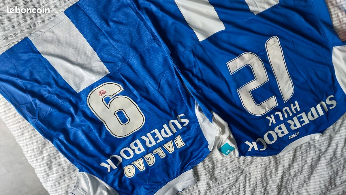 Lot De 18 Maillots De Foot D’occasion – Pour Collection Ou Terrain