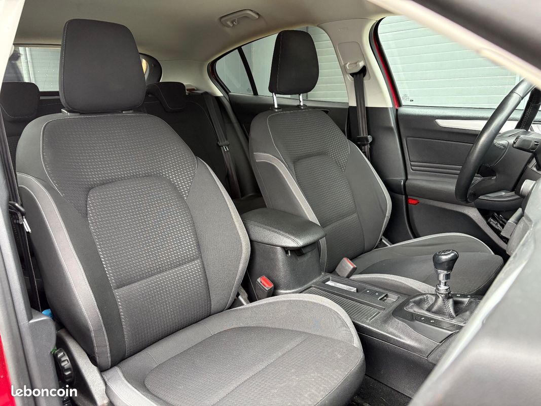 FORD FOCUS 1.0 EcoBoost 100 CH BVM6 Trend Business / CARPLAY / CAMERA / KEYLESS (image 15)