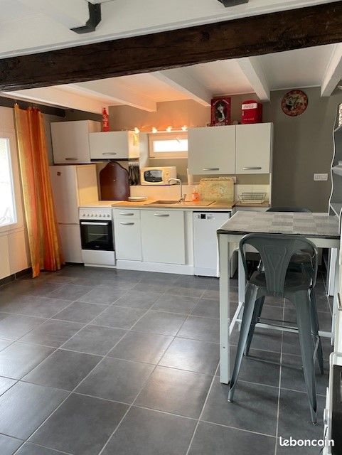 Appartement 1 pièce 55 m² · à Saint-Genis-les-Ollières · 55 m² · 850 €