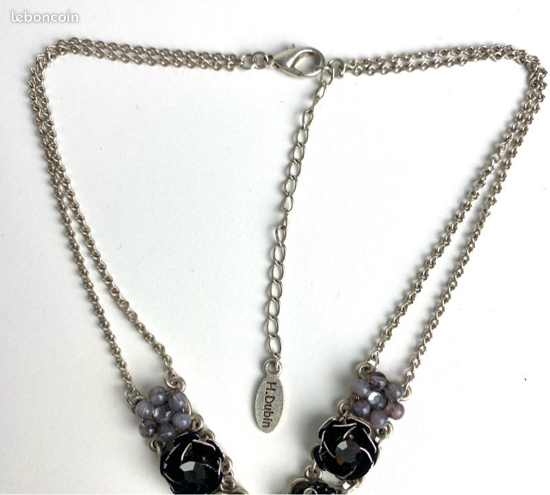 Chnel, collier à chîne en métl doré vec pendentif crré en lucite noire En vente sur 1stDibs