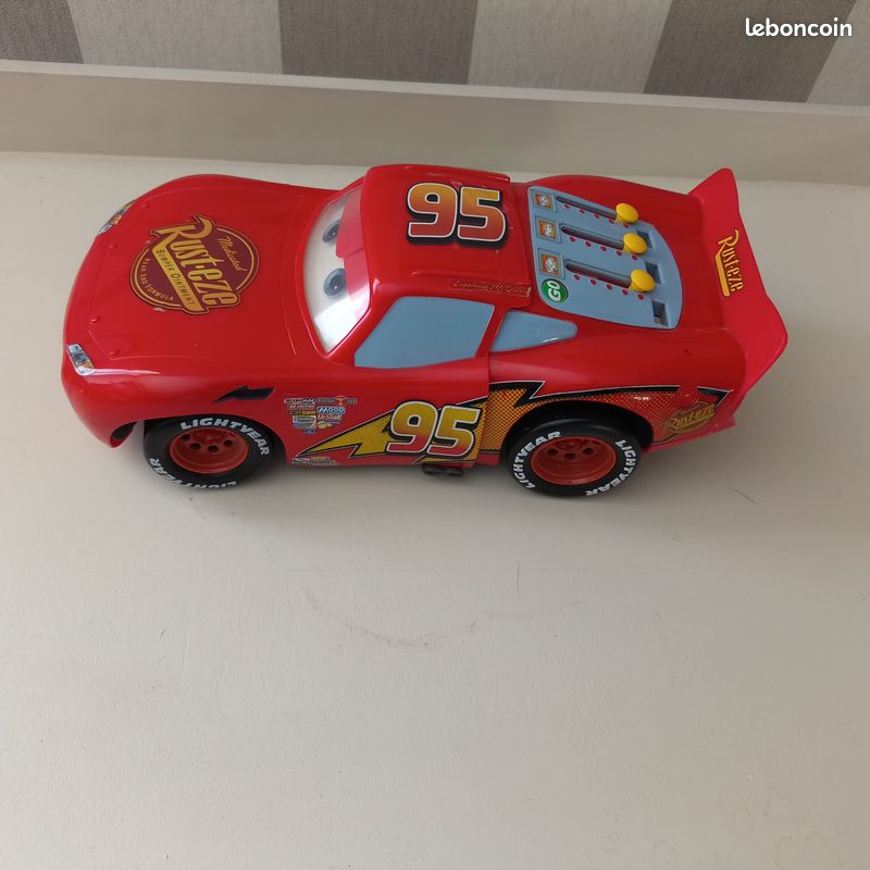 Voiture Flash McQueen Rust-eze articulée et sonore (image 2)