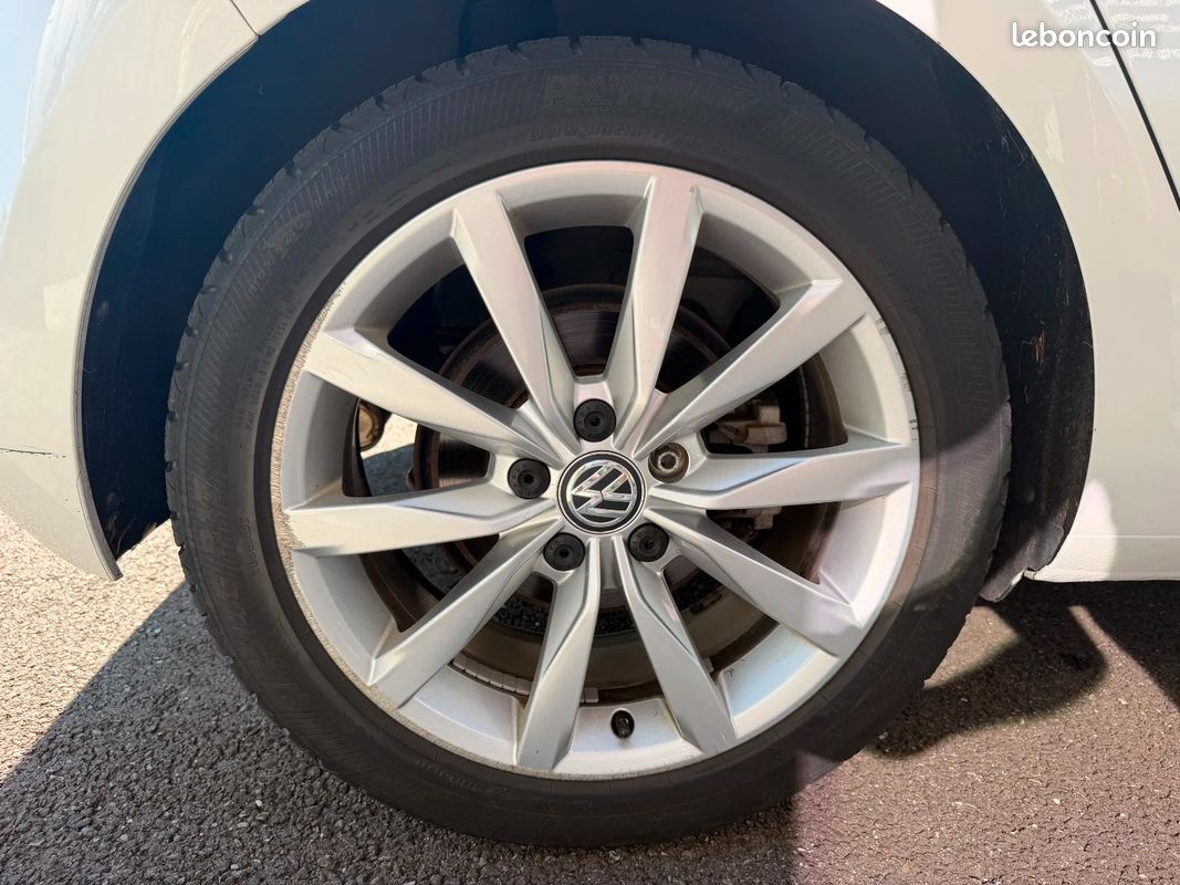 VOLKSWAGEN GOLF 7 2.0 TDI 150 ch BlueMotion Technology Carat avec GPS / RÉGULATEUR / RADAR AVANT ET ARRIÈRE (image 26)