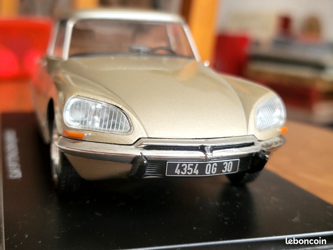 Voiture miniature Citroën DS 23 Pallas 1973 1/24 COLLECTION Envoi