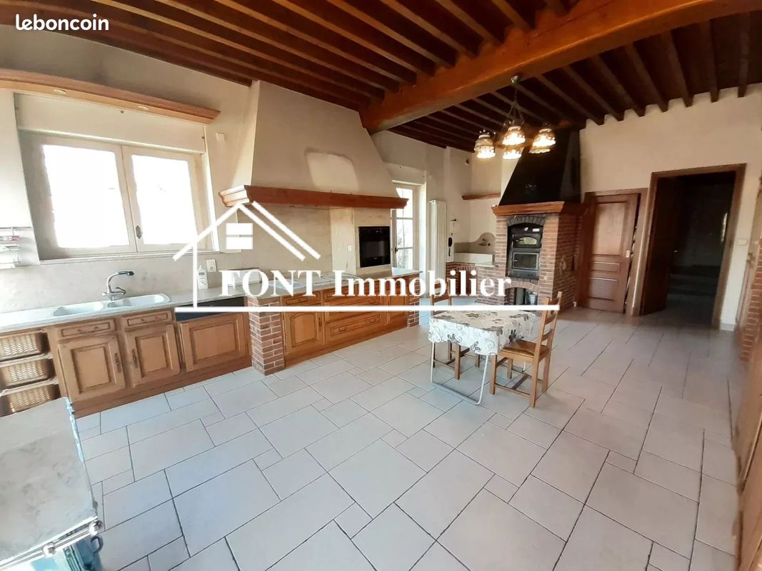 Appartement 324 m² · à Saint-Chamond · 324 m² · 250 000 €