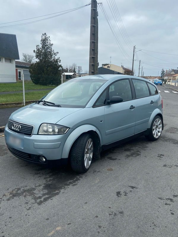 Audi A2 . 1.4 TDI 80 CH - Voitures