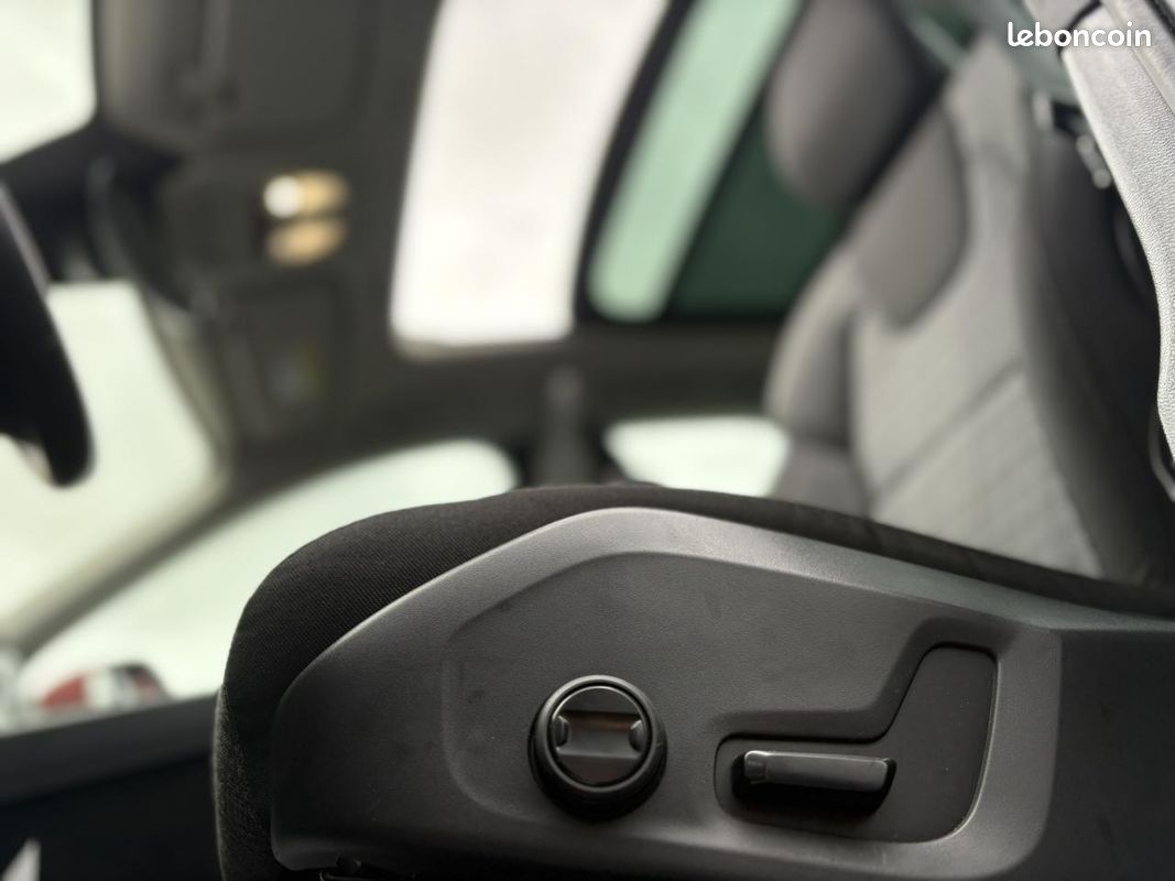 VOLVO XC60 T6 AWD PHEV 350 Plus Style Chrome avec T.O (image 7)