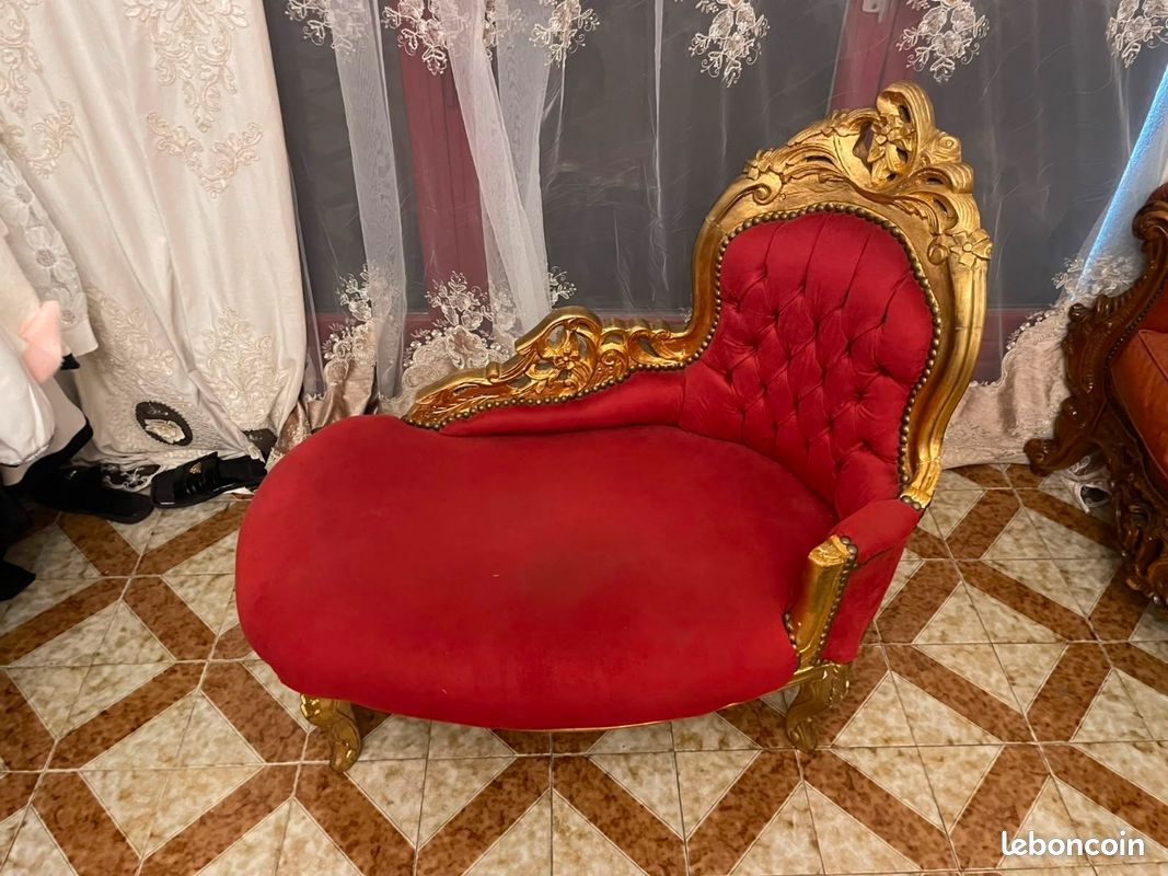 Fauteuil méridienne / chaise longue style Louis XV – Velours rouge et bois doré (image 1)