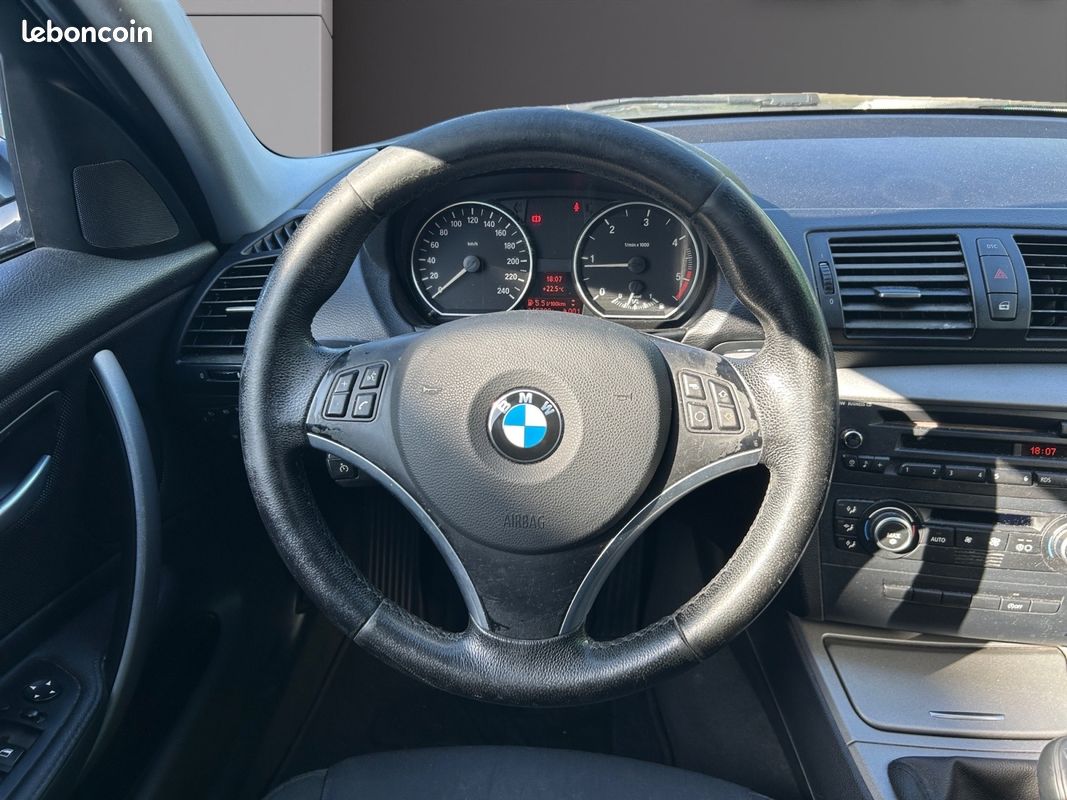 BMW SERIE 118D EDITION BLACK AND WHITE 143Ch Garantie 12 mois (image 11)