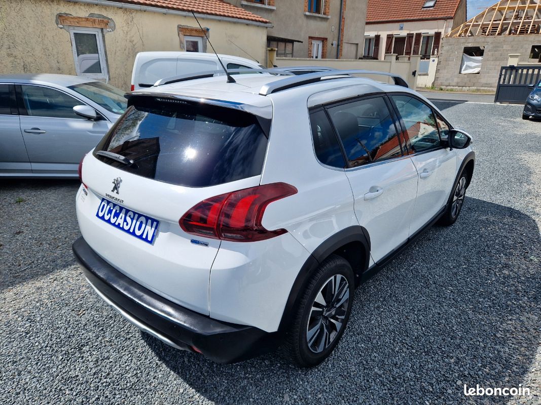 Peugeot 2008 1.2i 110 CV ALLURE (image 3)