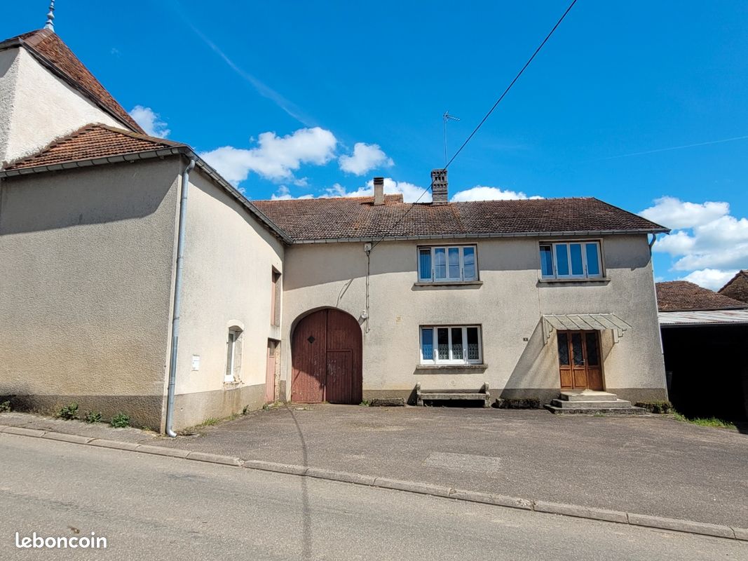 Maison 6 pièces 144 m² · à Jussey · 144 m² · 82 000 €