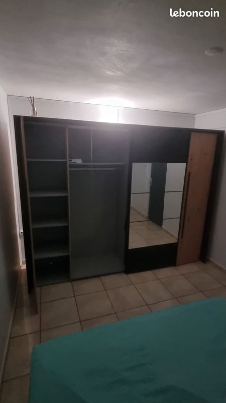 Grande armoire avec miroires, étagères et penderies (image 2)