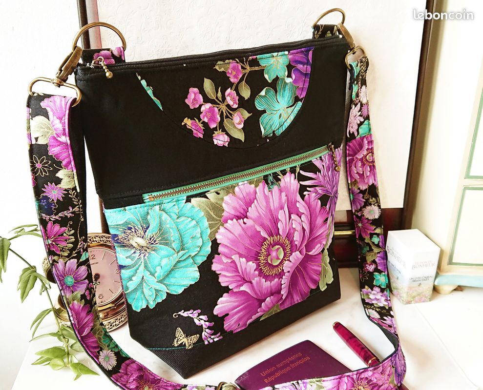 Sac à main tissu coton floral japonais, rose, turquoise, noir, triple ouverture, sangle ajustable (image 1)