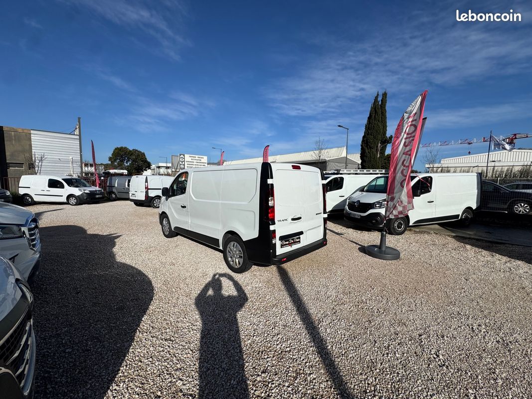 Renault Trafic III phase II 2.0 DCI 120 CV GPS/JANTES ALU/ TBE/GTIE 12 MOIS (image 4)