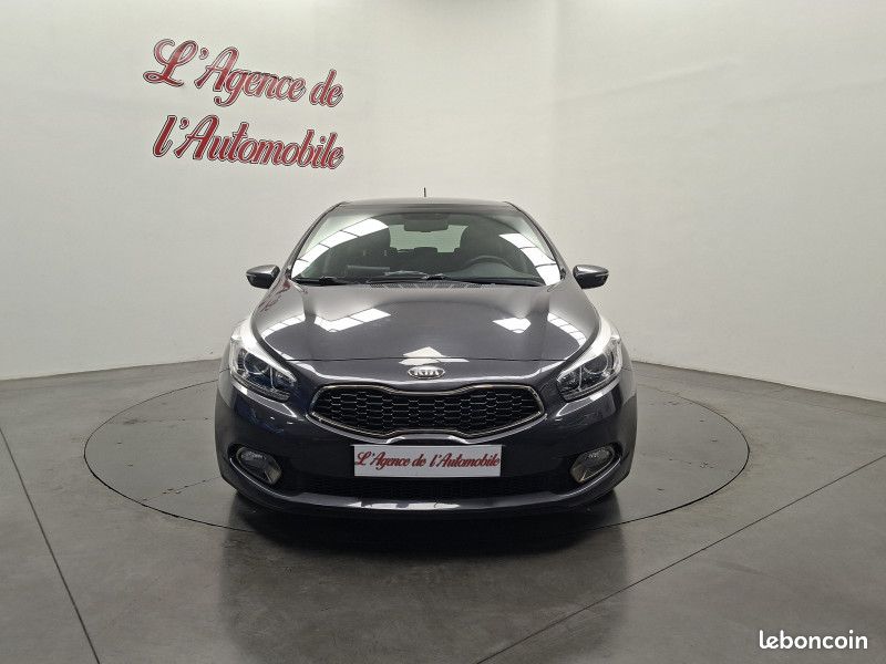Kia CEE'D 1.6 crdi 128 ch Active Visio / Toit pano / Régulateur / Radar / 1ère main / (image 2)