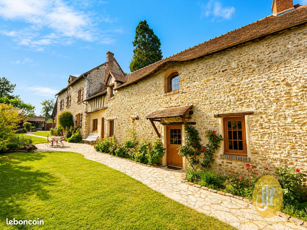 Maison 8 pièces 225 m² · à La Chapelle-Longueville · 225 m² · 515 000 €