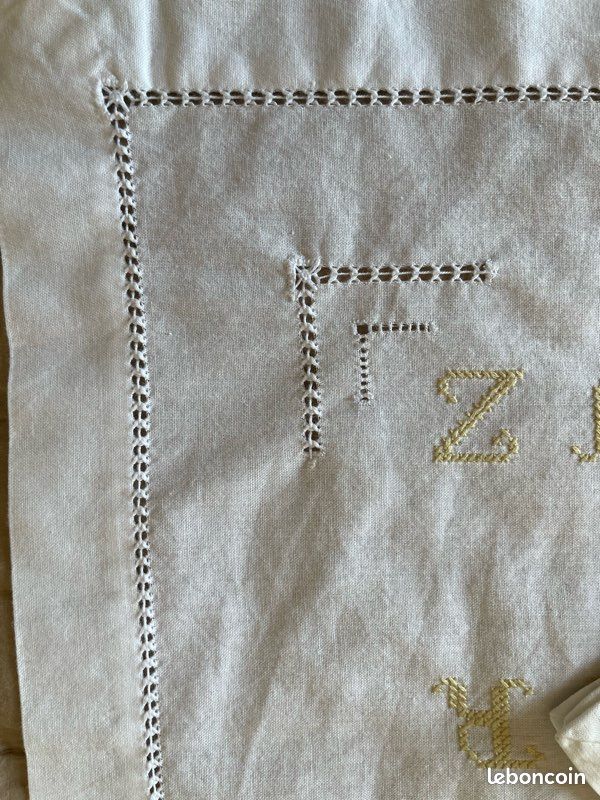 Set de table brodé abécédaire et serviette (image 2)