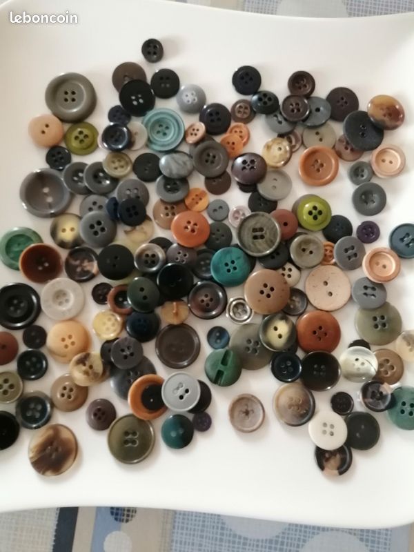 Lot de 150 boutons (image 1)