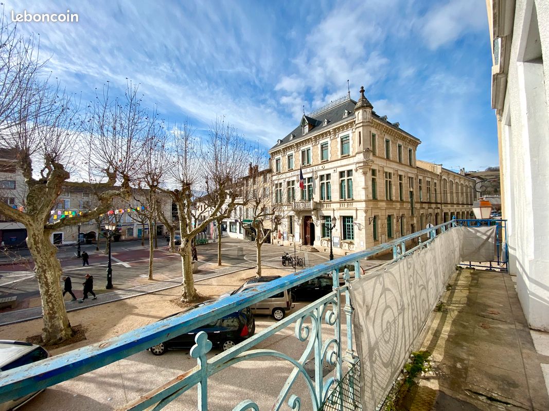 Appartement 6 pièces 158 m² · à Saint-Marcellin · 158 m² · 170 000 €