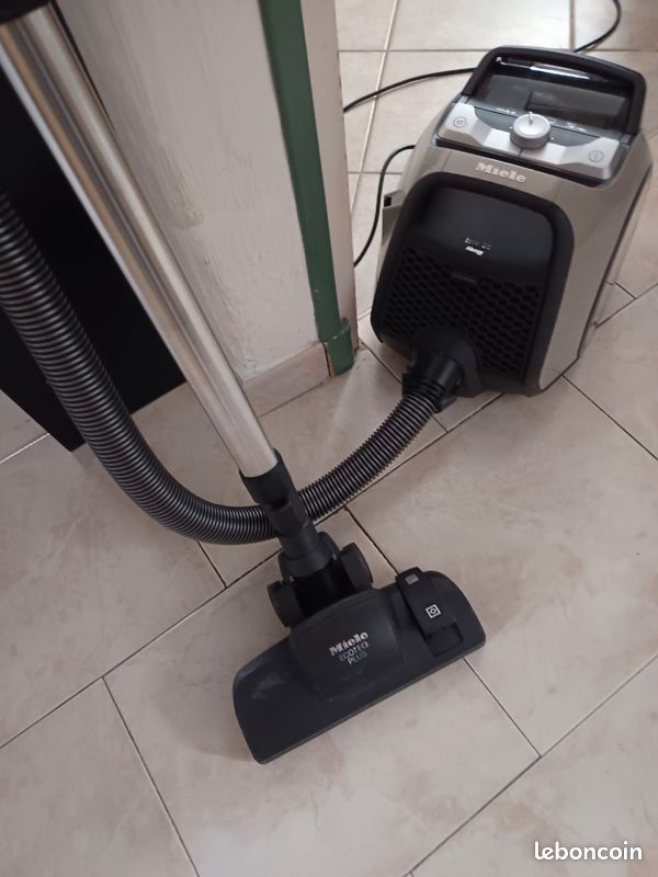 Aspirateur miele neuf Électroménager